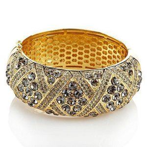 AKKAD CRYSTAL BANGLE BRACELET   NEW